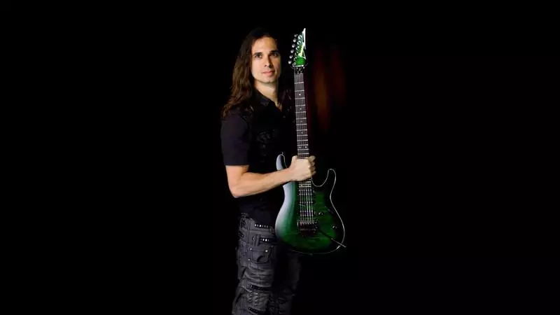 kiko loureiro gitarista 2024